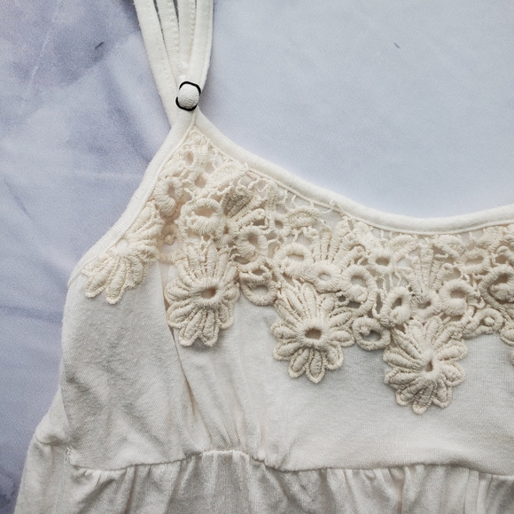 SOLD floral tank top - Picture 2 of 3